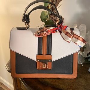 Top handle satchel Scarleton handbag!